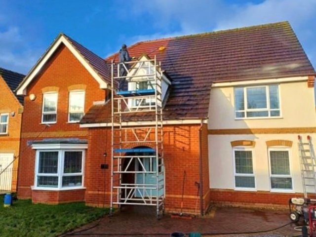 roof-cleaning-1-kireth-ai